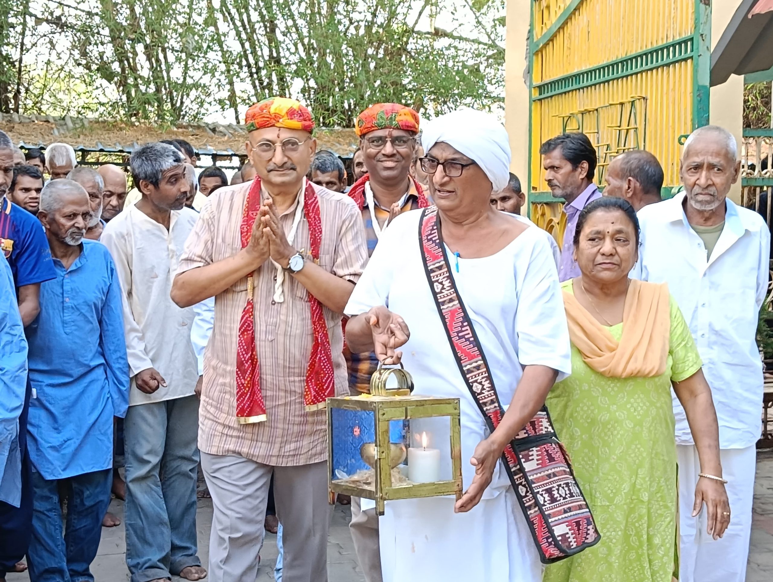राजघाट महात्मा गांधी समाधि स्थल से विश्व में शांति का संदेश लेकर अखण्ड ज्योत पहुंची अंकितग्राम, सेवाधाम आश्रम